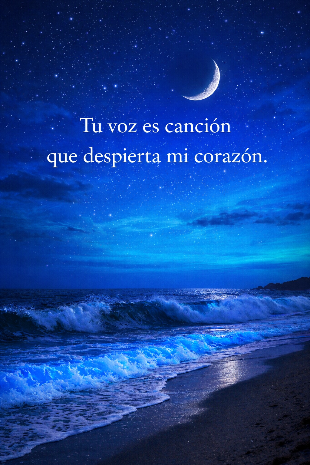 Playa azul eléctrico, con luna menguante.